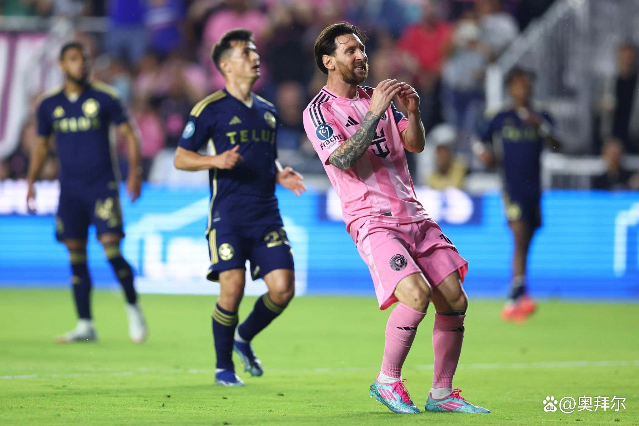 随机包含梅西回归赛场，连败首场状态亮眼，日本队观众沸腾！的词条