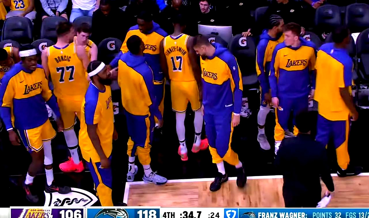 随机穆雷巅峰对决，蒂姆与80激战湖人分钟，连败胜负难料！